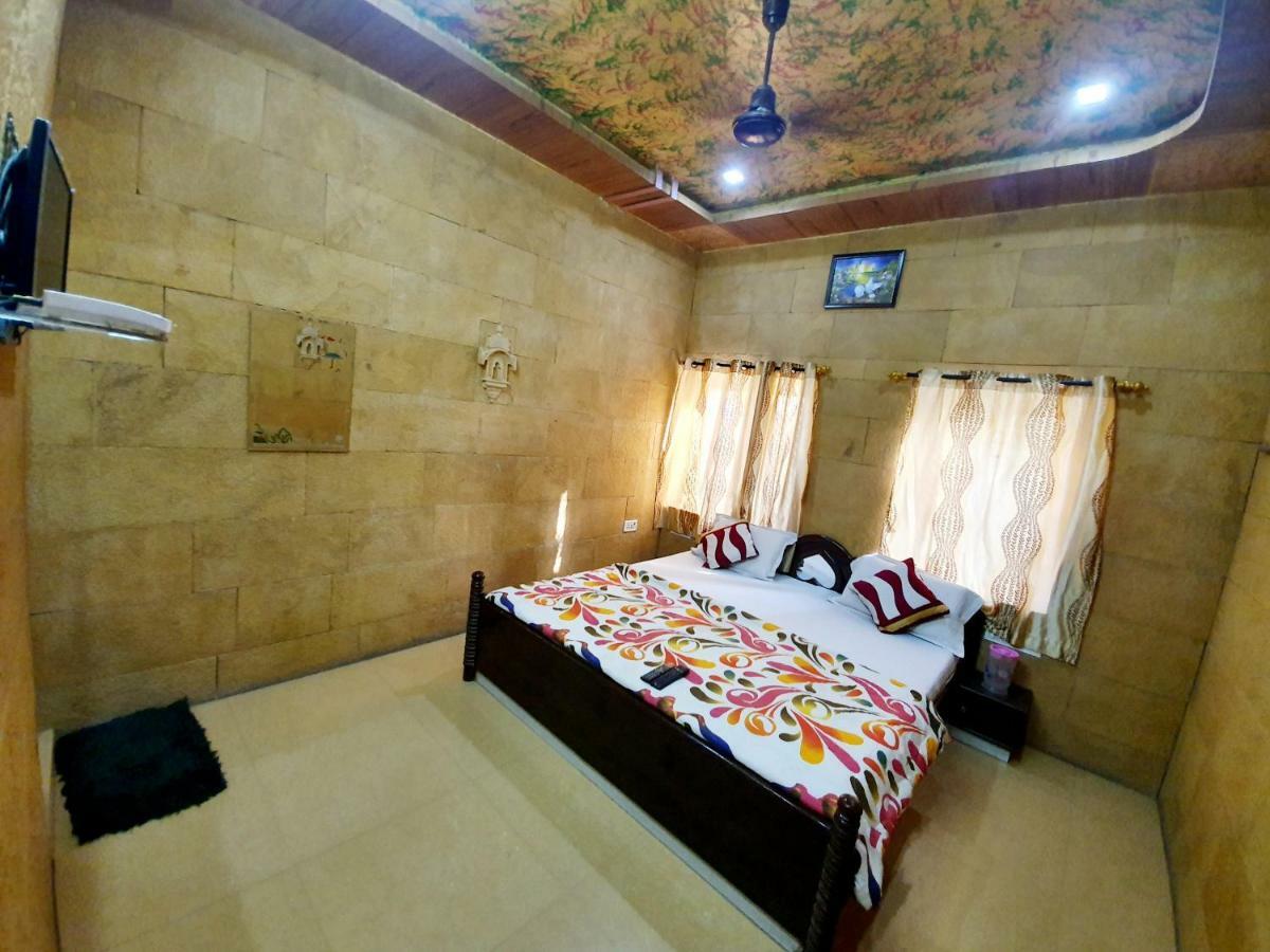 Hotel Qutub Villa Jaisalmer Oda fotoğraf